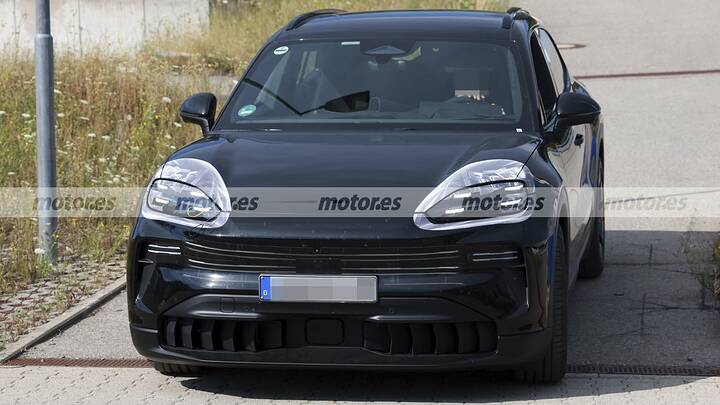 Finally revealed! The new electric Porsche Cayenne reveals its interior (and its new face, too)