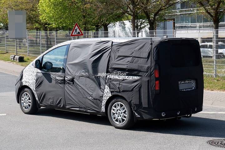 starship-like-hyundai-staria-minivan-is-finally-getting-ev-power-thumbnail_13