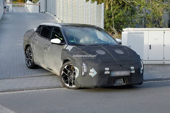 imgi_39_kias-ev4-gt-sedan-hits-the-open-road-for-testing-could-pack-roughly-400-hp_3