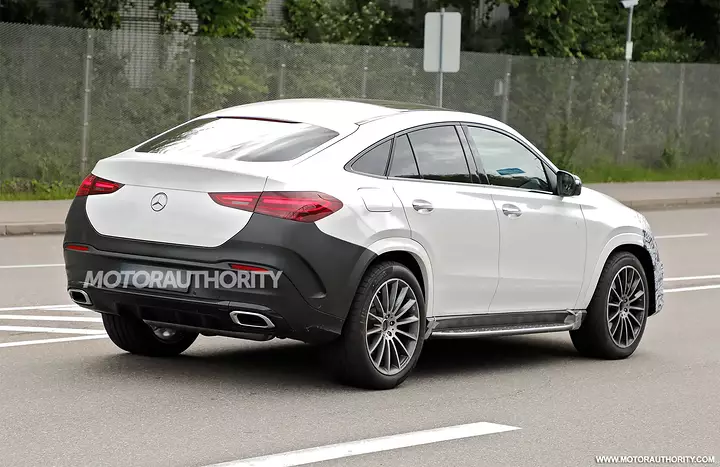 2027-mercedes-benz-gle-class-coupe-facelift-spy-shots--photo-credit-baldauf_100932280_h