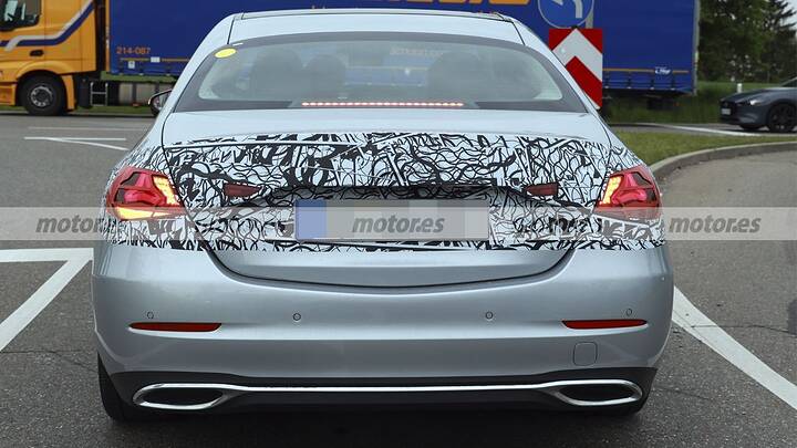 mercedes-clase-c-facelift-fotos-espia-2026-2025108086-1746784298_17