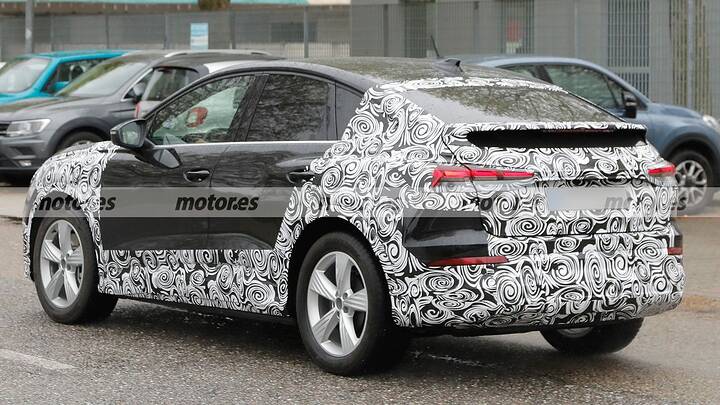 audi-q4-sportback-facelift-2026-fotos-espia-2025107924-1745923135_10
