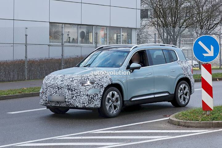 2026-mercedes-benz-glb-eq-sheds-more-camo-ahead-of-the-december-8-unveiling_8
