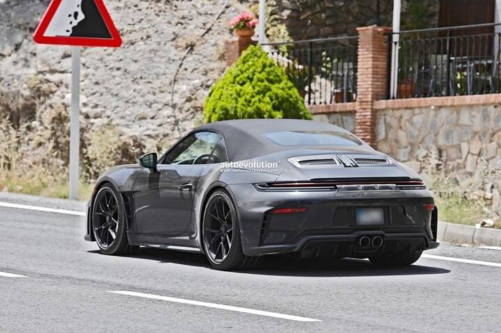 imgi_13_2027-porsche-911-speedster-test-mule-poses-for-the-camera-with-911-gt3-bits-and-bobs-thumbnail_4