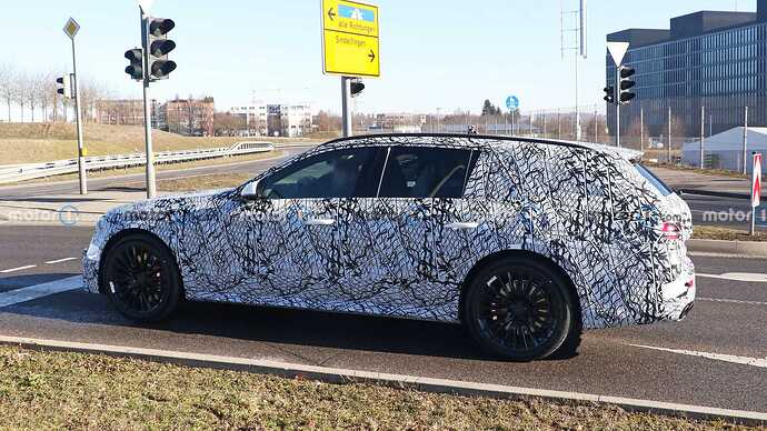 mercedes-amg-e53-wagon-spy-photos (10)