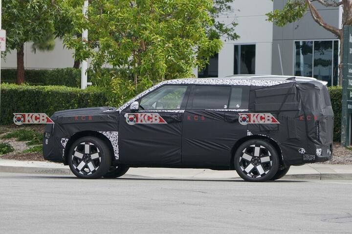 imgi_66_us-spec-2027-santa-fe-pleos-connect-8-980x653