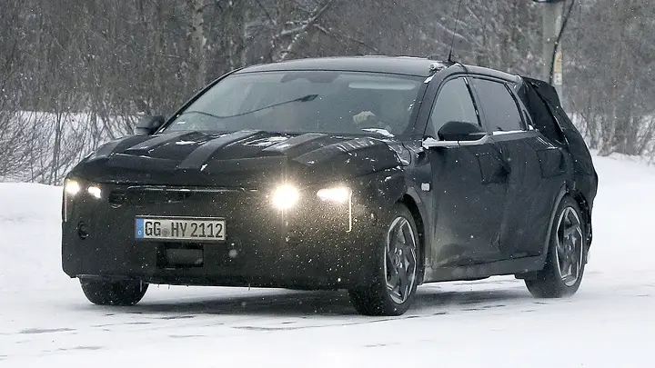 Kia Ceed spyshots 2025