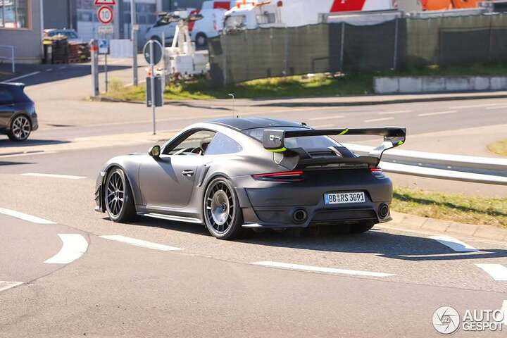Manthey Racing has been caught testing a Porsche 991 GT2 RS at the Nürburgring, and early signs (5)
