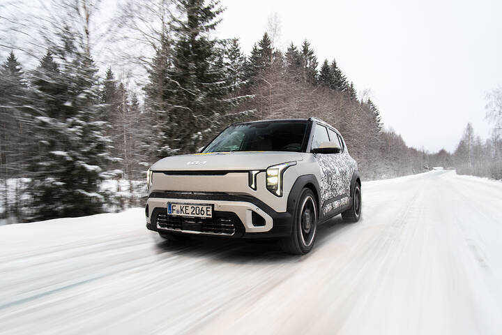 30396-kia-ev2-prototype-winter-test-norway-elprix-print-3600x2400-02