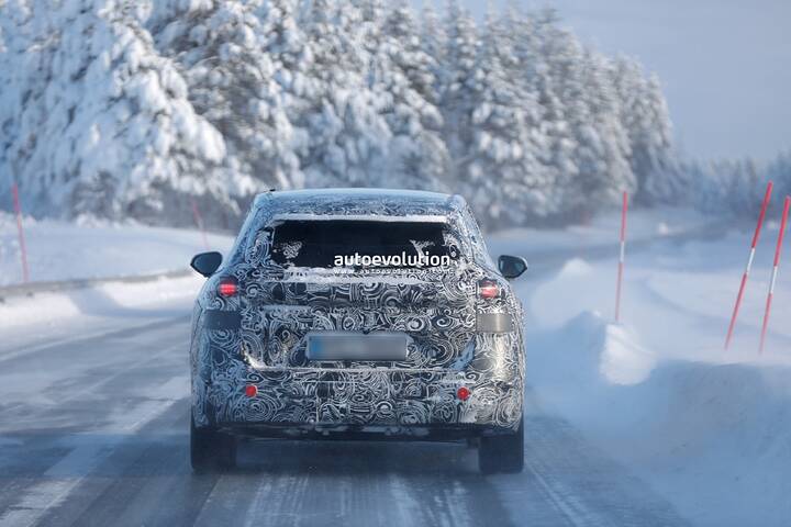 imgi_84_spy-photos-2028-bmw-ix1-newcarscoops_1