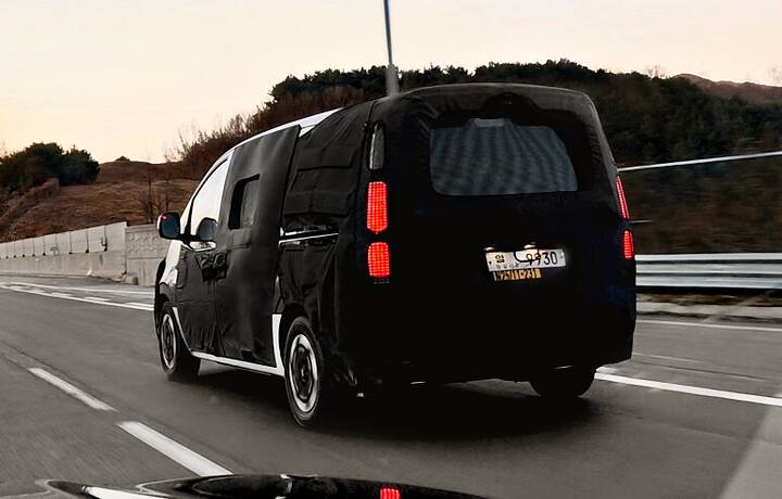 2026 Hyundai Staria EV_newcarscoops_0243