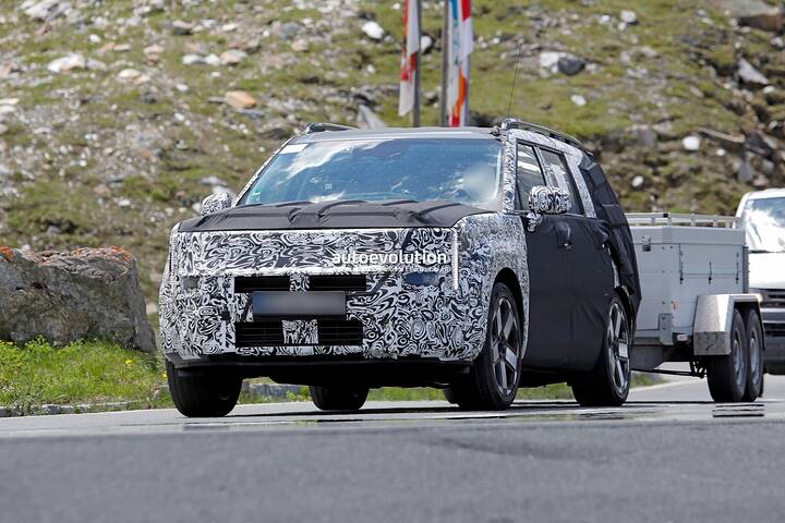 spy-photos-facelifted-2028-hyundai-santa-fe-incorporates-nexo-stylistic-traits_3 (1)