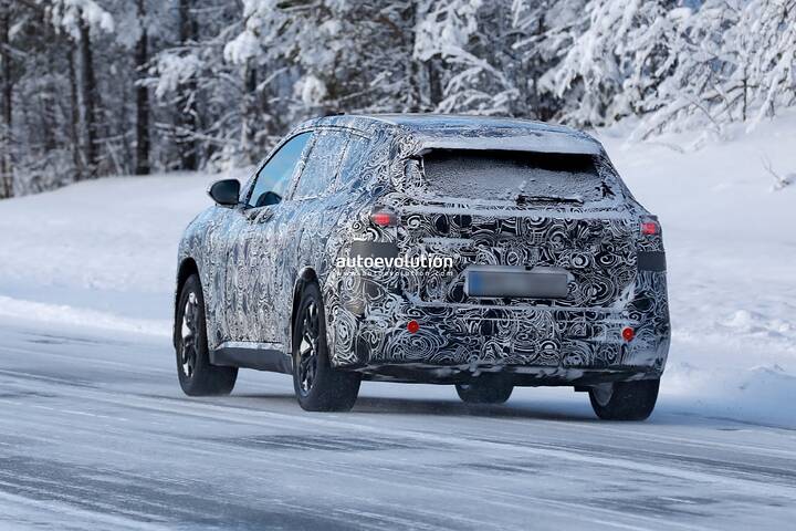 imgi_96_spy-photos-2028-bmw-ix1-newcarscoops_13