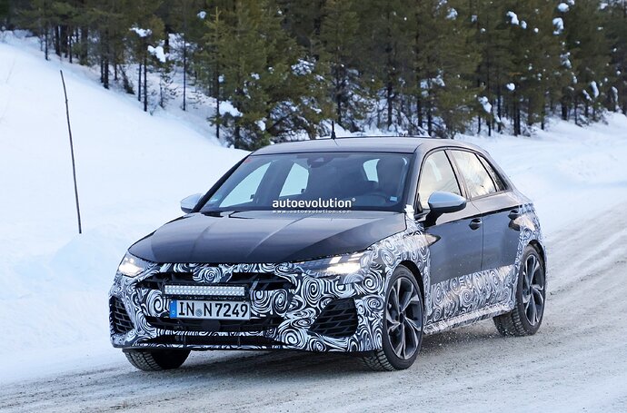 facelifted-audi-s3-spied-with-smaller-grille-maybe-bmw-can-learn-a-thing-or-two-from-it_3