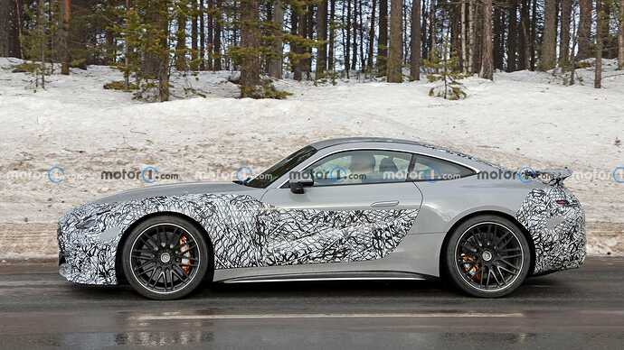 2024-mercedes-amg-gt-s-e-performance-side-view-spy-photo (2)