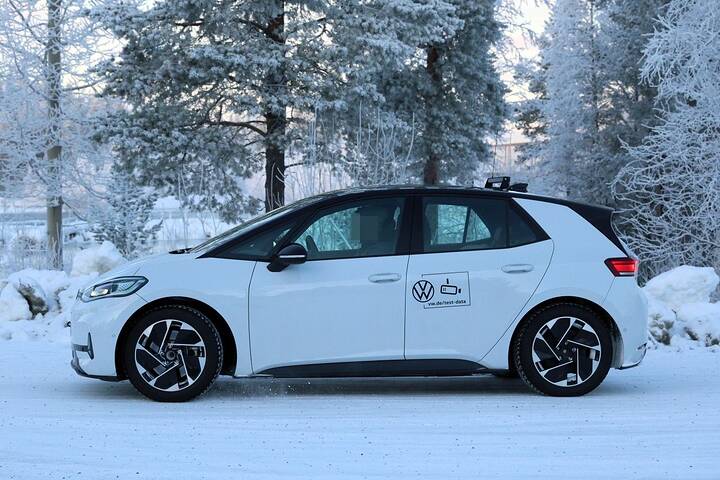 volkswagen-id3-facelift-2027-fotos-espia-2026111917-1767869047_19