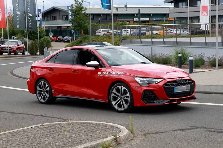 imgi_41_2026-audi-s3-interior-update-features-steeing-wheel-with-capacitive-touch-buttons_6