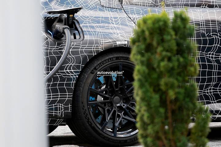 imgi_37_2028-bmw-m3-ev-spied-charging-after-serious-track-action_1