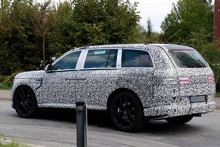 imgi_68_2027-genesis-gv90-spied-with-purportedly-optional-coach-doors-open_22