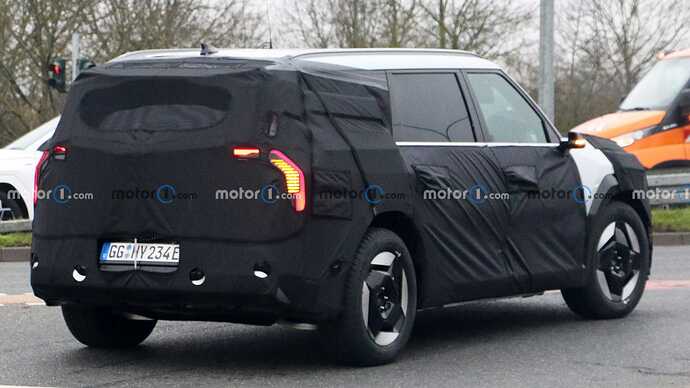 new-kia-ev9-spy-photos (14)