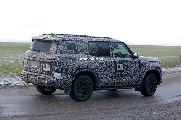 2026-mitsubishi-pajero-montero-spied-with-elevance-concept-styling-cues_11