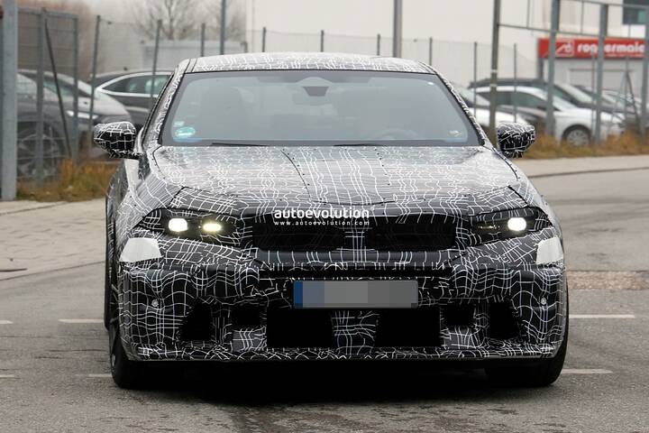 imgi_42_2028-bmw-m5-sedan-adopts-neue-klasse-i3-rear-signature-lighting_1