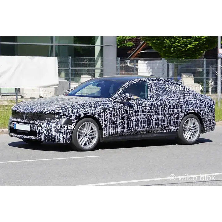 BMW 5 Series facelift is coming — reimagined with the Neue Klasse front! Thoughts#bmw #5series #5er #lci #bmw5series #prototype #erlkönig #spyshot #carspy #Germany #luxury #lifestyle #limousine #freudeamfahren (1)
