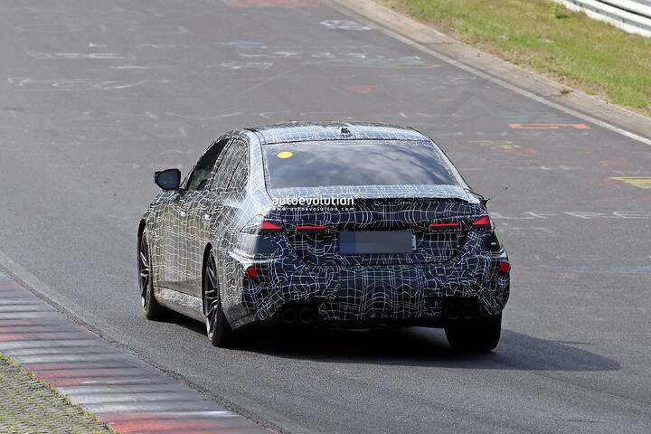 spy-photos-2027-bmw-m5-neue-klasse-prototype-rocking-the-nuerburgring-reveals-all-we-need-to-know_9