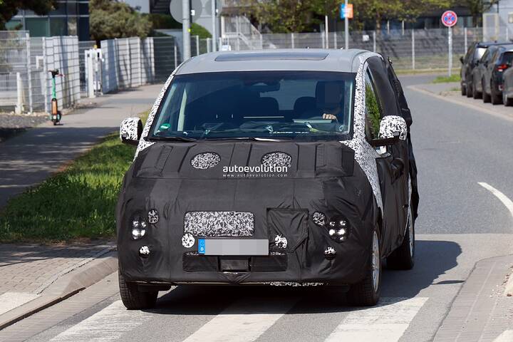 starship-like-hyundai-staria-minivan-is-finally-getting-ev-power_2