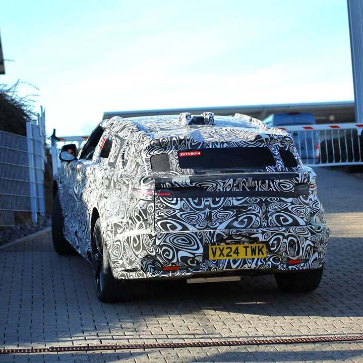 Prototype of the upcoming 'Range Rover Velar EV' #rangerover #rangerovervelar #velarev # spyshot #spycar #erlkönig #nurburgring #nürburgring #greenhell #nordschleife #ThomasSPhotos #wilcoblock (2)