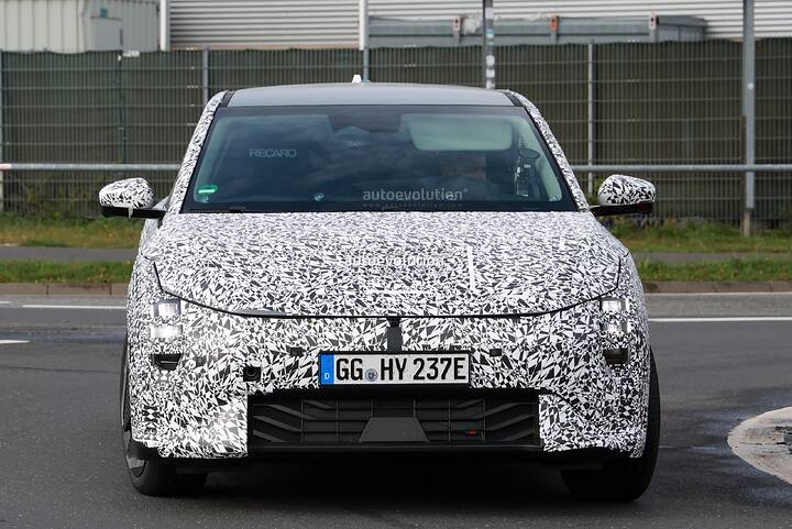 2025-kia-ev4-hatchback-sheds-camo-as-it-starts-high-speed-testing-on-the-nurburgring_9