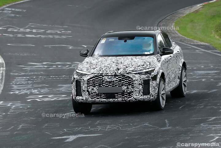 The new Audi RS Q5 Sportback has been spotted for the very first time. A couple of new prototype