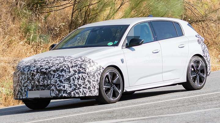 Cazado el nuevo Peugeot 308, descubre la renovación que desafía al Golf en estas fotos espía 8