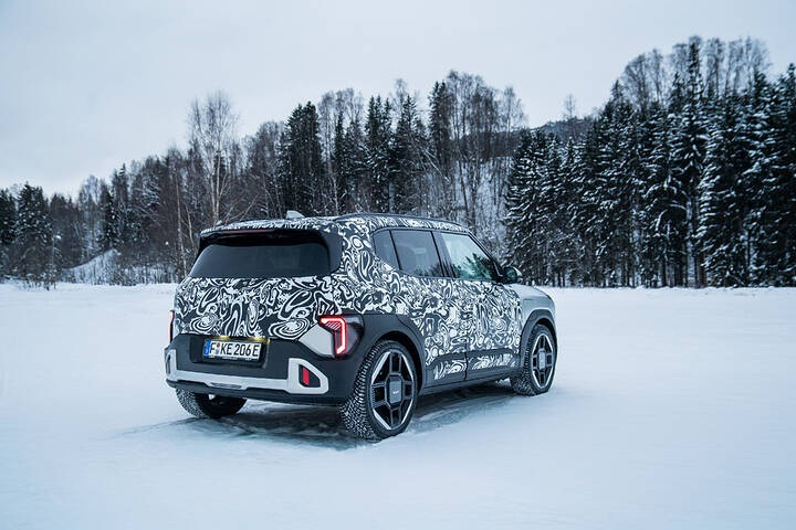 30382-kia-ev2-prototype-winter-test-norway-elprix-print-3600x2400-17