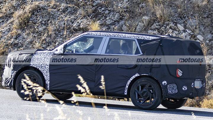 imgi_23_kia-seltoshybrid-2026-fotos-espia-2025109972-1757342623_11