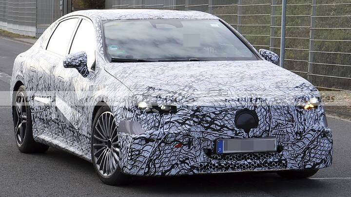 mercedes-clase-c-eq-fotos-espia-destape-2025110683-1761214119_4