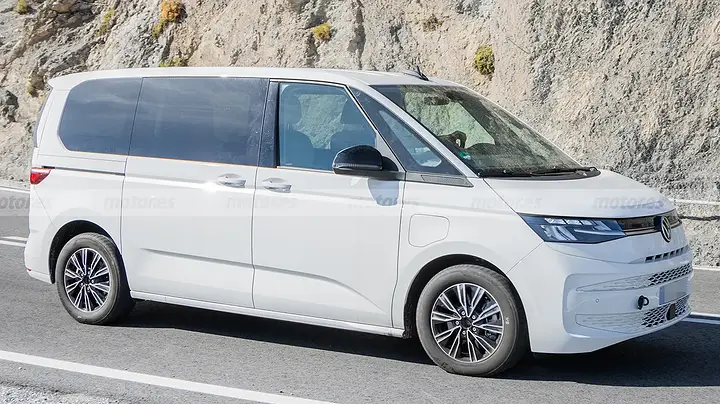 volkswagen-multivan-ehybrid-4motion-fotos-espia-2024104223-1726220091_4