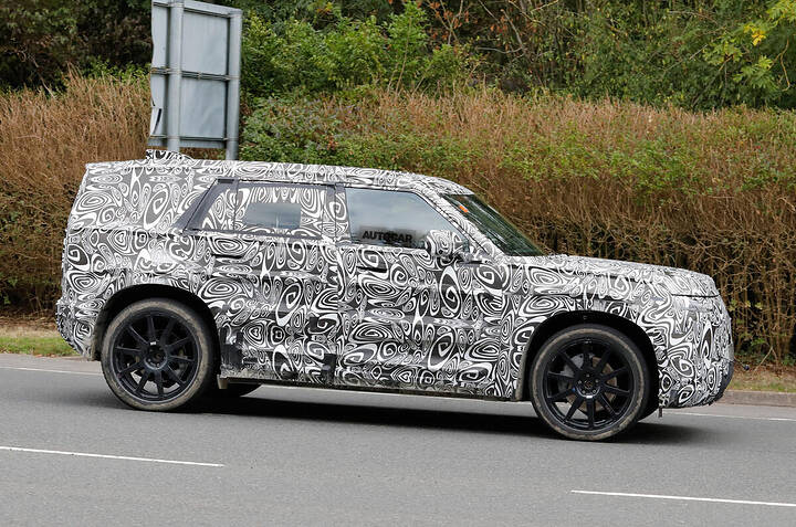 land-rover-defender-sport-camo-sep-2025-side-tracking