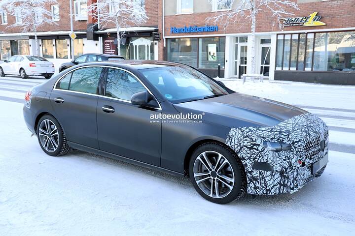 spy-photos-2027-mercedes-benz-c-class-facelift-reverses-all-touch-steering-wheel-trend_4