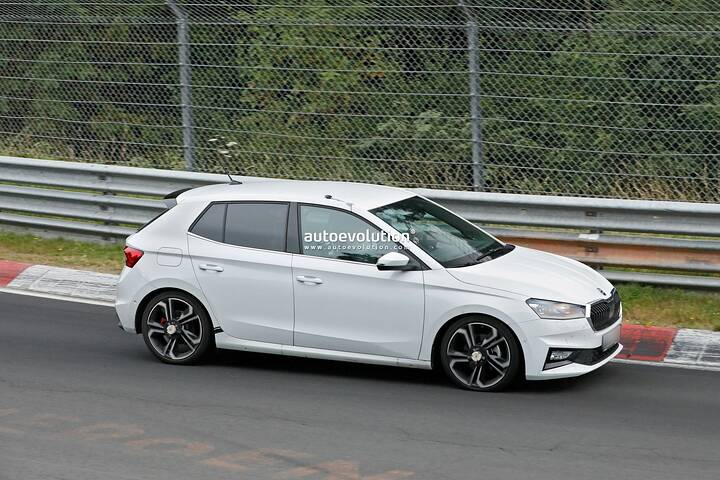 imgi_58_2026-skoda-fabia-rs-potentially-spied-may-feature-volkswagen-polo-gti-muscle_9