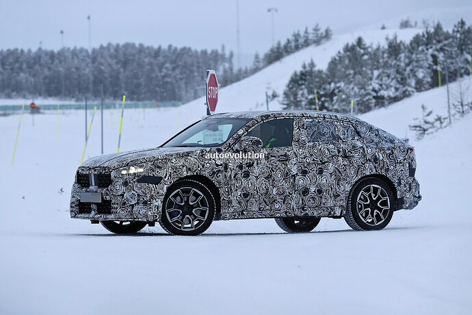 2024-bmw-x2-m35i-spied-with-wide-hips-and-a-hump-wont-win-any-beauty-contests_5