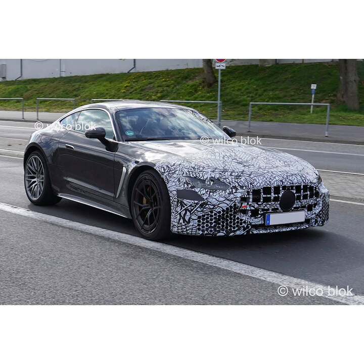 2027 Mercedes-AMG GT facelift spied - newcarscoops-ff35b