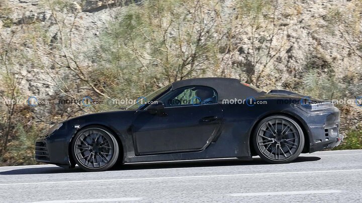 2025-porsche-boxster-ev-spied-with-final-headlights-and-taillights (5)