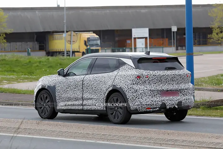 Renault-Scenic-E-Tech-Spy-Shots-EV-9