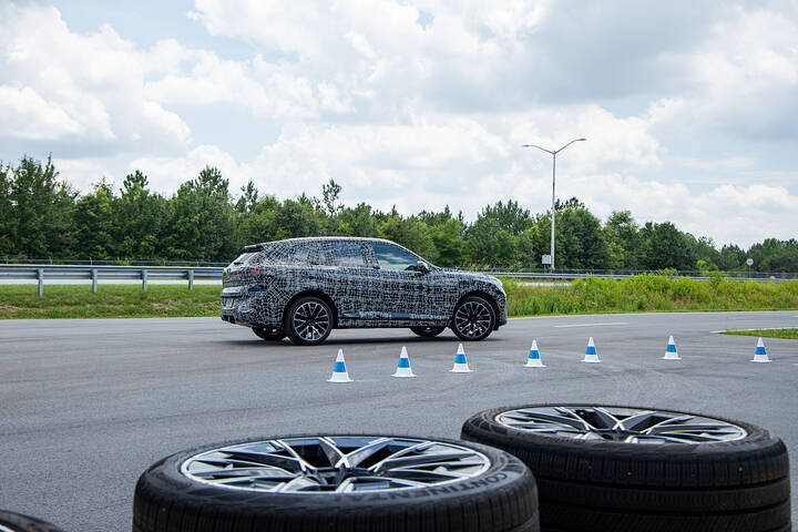2027 BMW X5_newcarscoops_P90645271-highRes