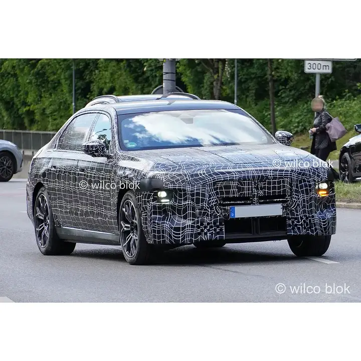 BMW 7 Series facelift spied with redesigned front, updated taillights and new interior with iDrive X!#bmw #7series #lci #7er #bmw7series #prototype #erlkönig #spyshot #carspy #Germany #luxury #limousine #erwischt #freudeamfahren
