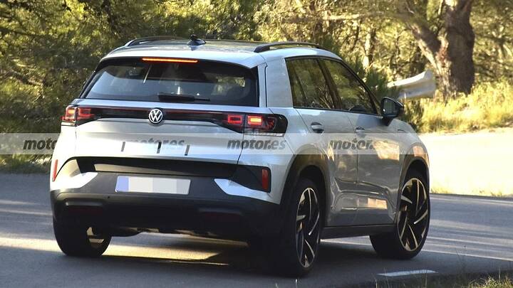imgi_6_volkswagen-id-cross-fotos-espia-2025111568-1765557174_18