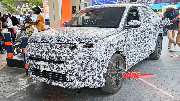 New-Fiat-F2X-Fastback-SUV-Spied-In-India-newcarscoops-3