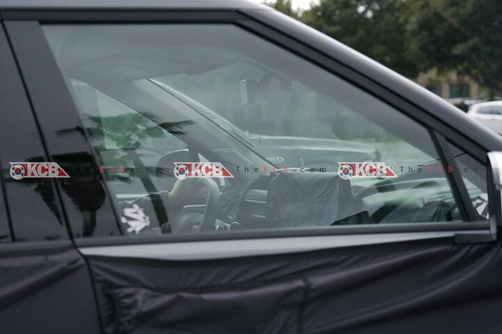 imgi_50_us-spec-2027-santa-fe-pleos-connect-1-1280x853