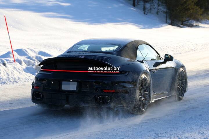 imgi_99_spy-photos-new-porsche-911-turbo-touring-shows-flush-automatically-extending-spoiler_28